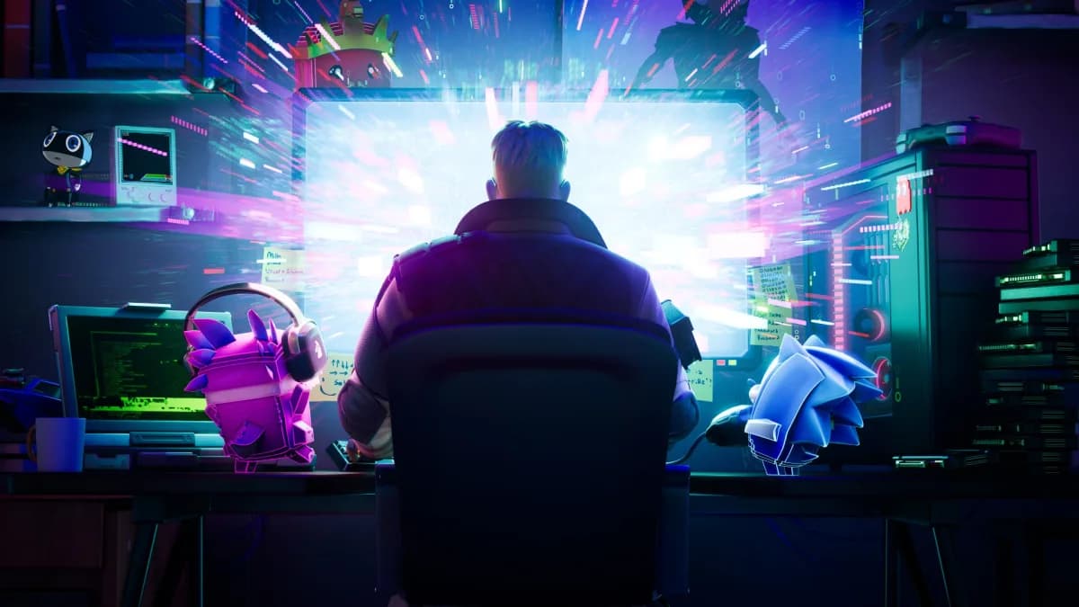 Personaje de Fortnite jugando frente a un ordenador en su habitación